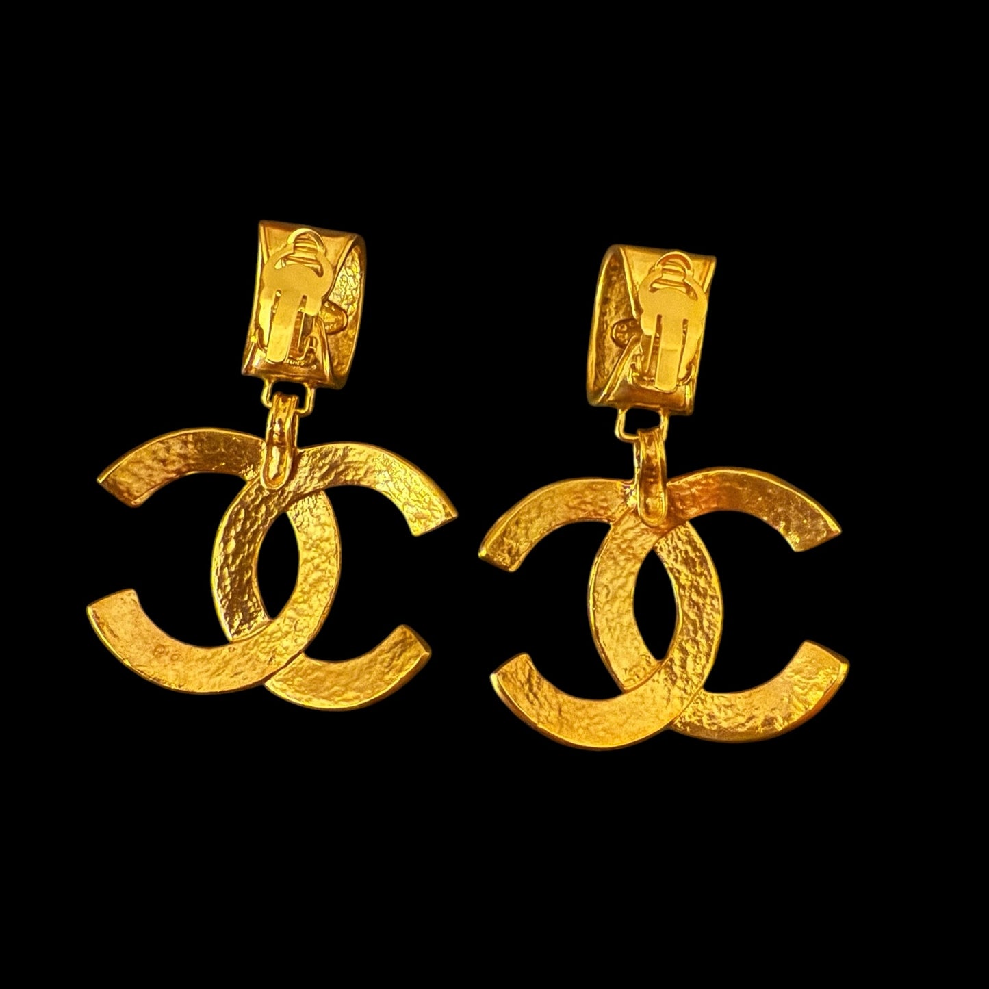 Chanel Vintage 1995 95P CC Jumbo Gold Plated Clip On Earrings