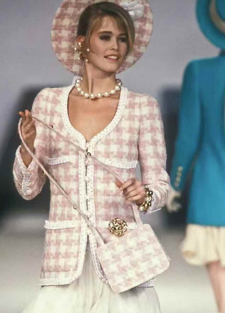 Chanel 90s Runway Jumbo Pearl Choker