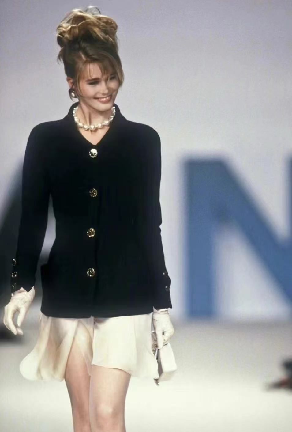 Chanel 90s Runway Jumbo Pearl Choker