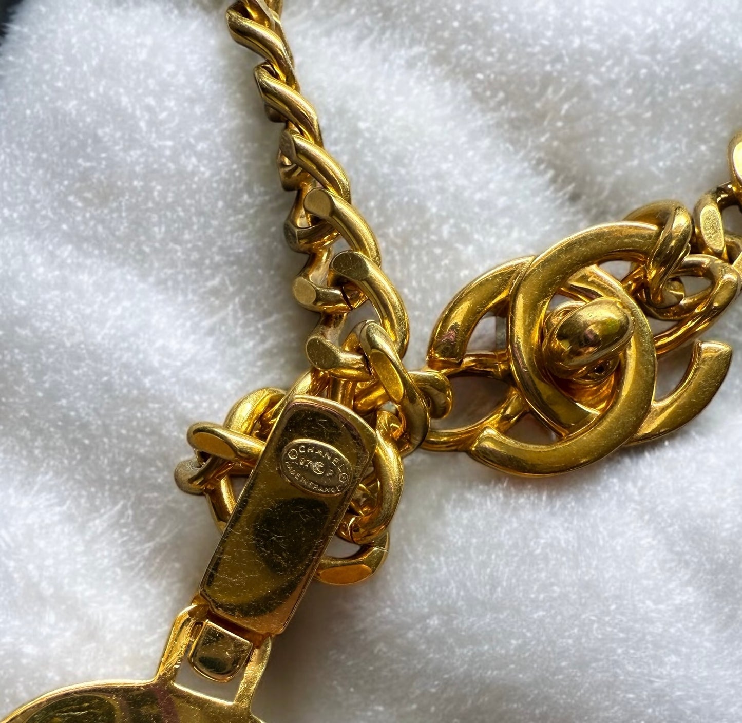 Chanel Vintage 1997 97P Amber Gripoix Glass CC Double Turnlock Necklace 18”