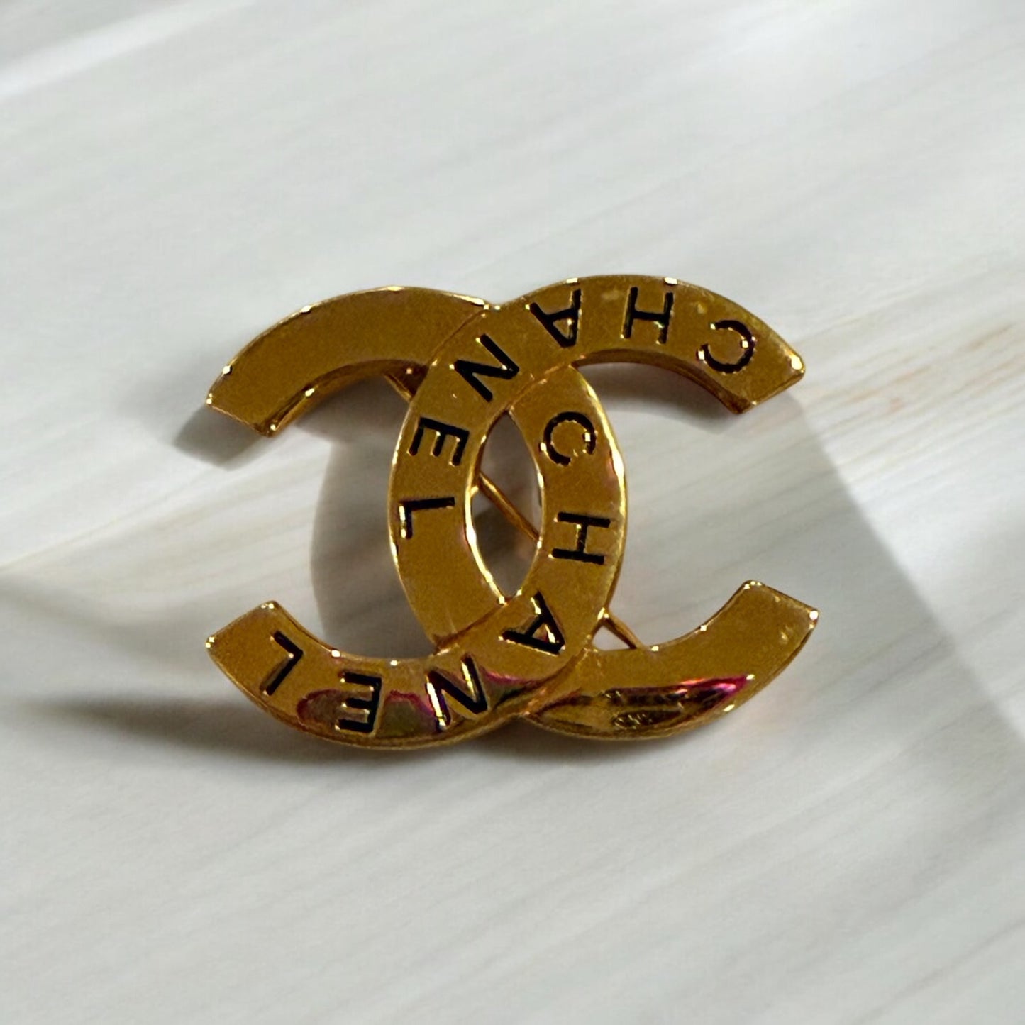 Chanel Vintage 1998 CC Letter Logo Gold Tone Brooch