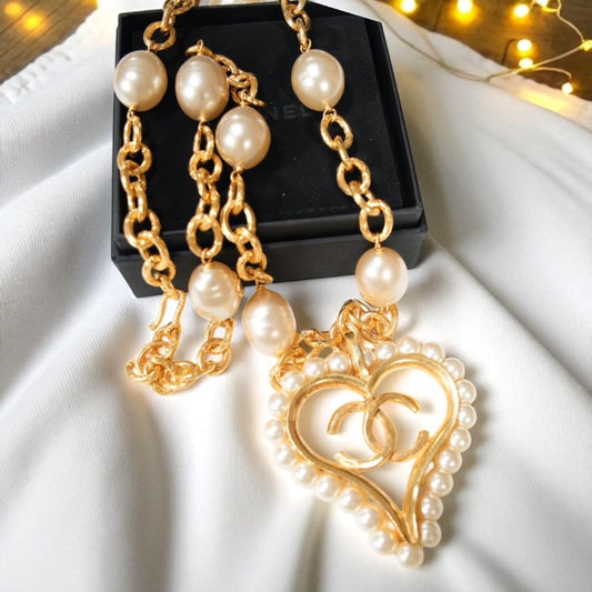 Chanel Collection 28 Heart Pearl Vintage Long Necklace