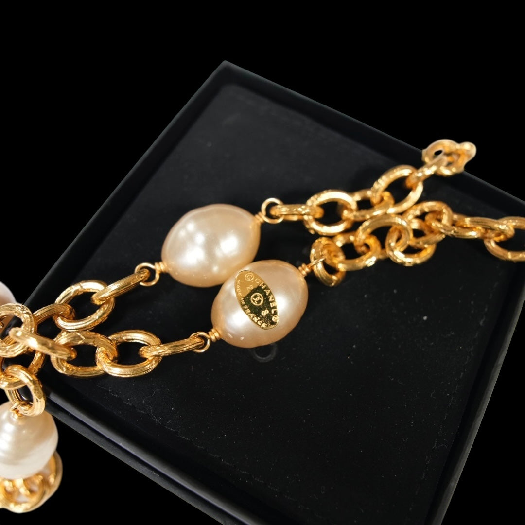 Chanel Collection 28 Heart Pearl Vintage Long Necklace