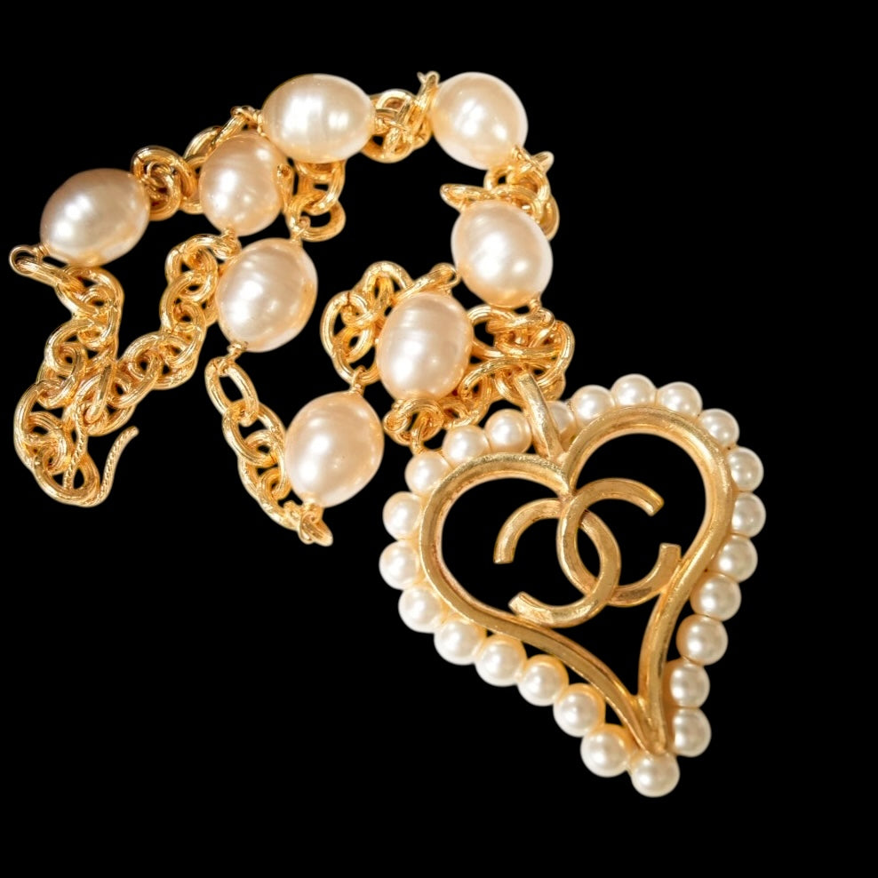 Chanel Collection 28 Heart Pearl Vintage Long Necklace
