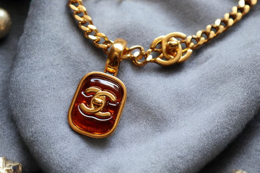 Chanel Vintage 1997 97P Amber Gripoix Glass CC Double Turnlock Necklace 18”
