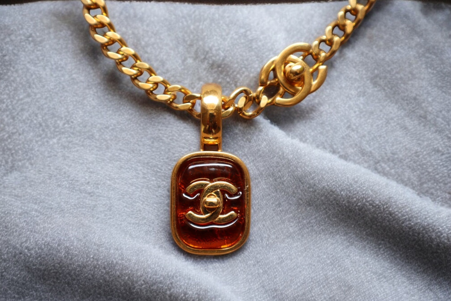Chanel Vintage 1997 97P Amber Gripoix Glass CC Double Turnlock Necklace 18”