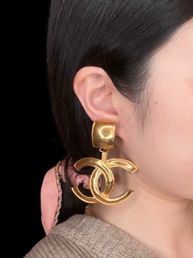 Chanel Vintage 1995 95P CC Jumbo Gold Plated Clip On Earrings