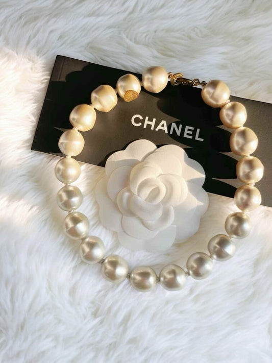 Chanel 90s Runway Jumbo Pearl Choker