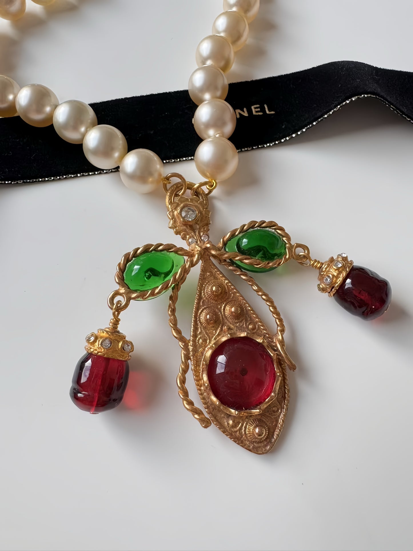 Chanel 70s Vintage Rare Baroque Teardrop with Green Red Gripoix Dangling Charm Pearl Necklace