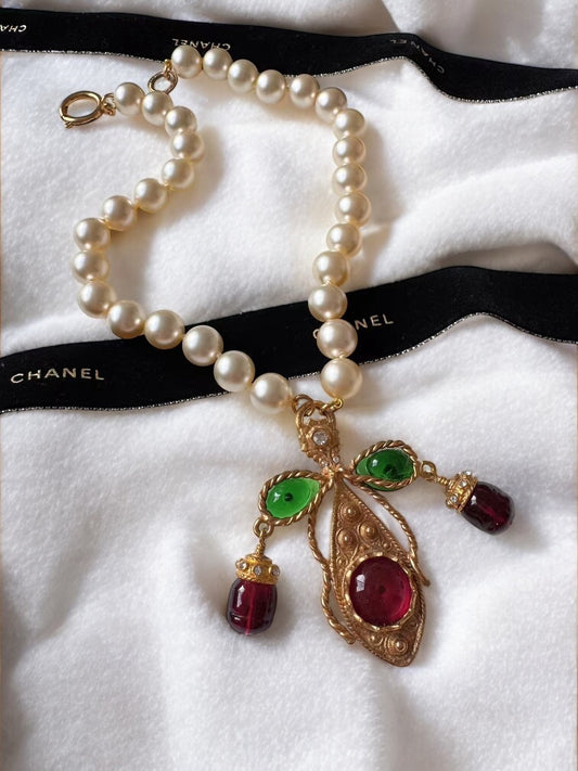 Chanel 70s Vintage Rare Baroque Teardrop with Green Red Gripoix Dangling Charm Pearl Necklace