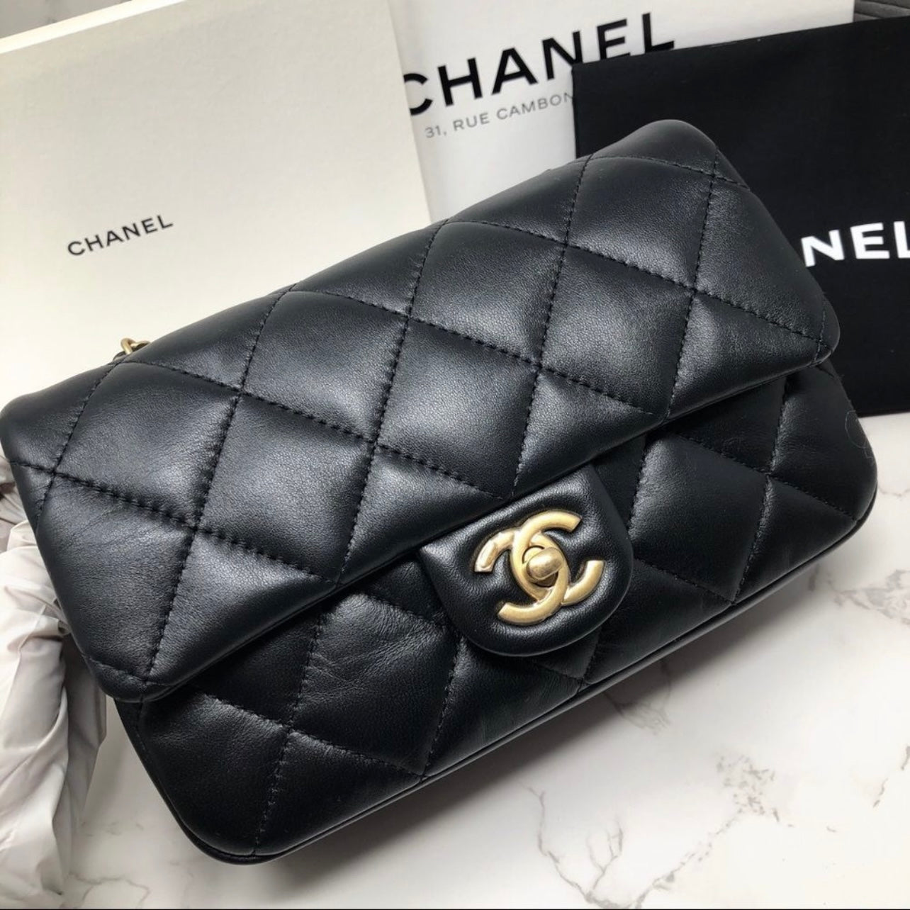 NEW - Chanel Black Quilted Mini Classic Flap Heart Charms - 2022